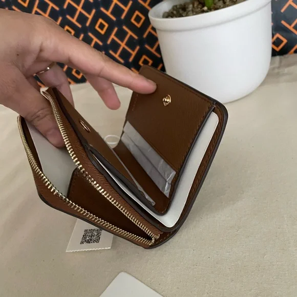 NWT , tory burch Emerson mini wallet brown - Picture 7 of 10